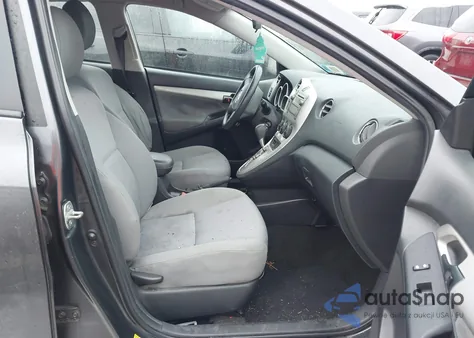 2010 Toyota Matrix z USA, uszkodzony, nr VIN 2T1KU4EE1AC212681